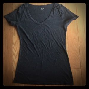 GAP V-neck tee